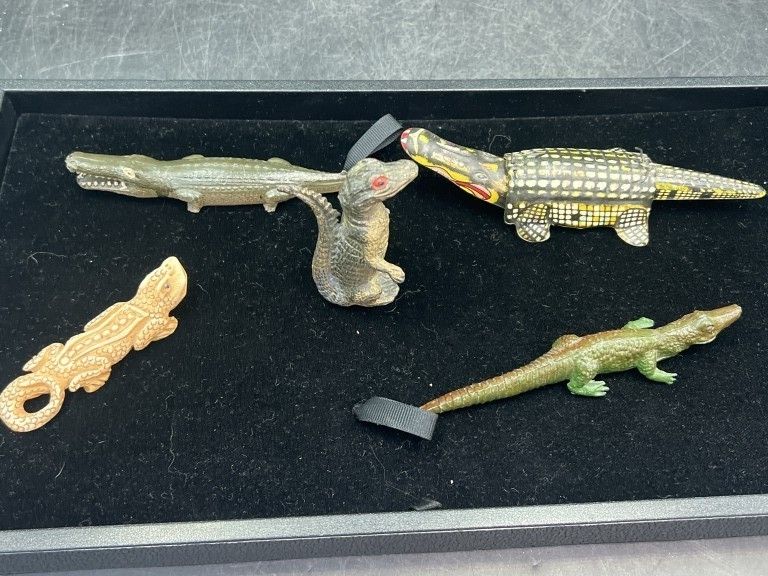 Lot 192: Vintage Alligator/Crocodile Figures