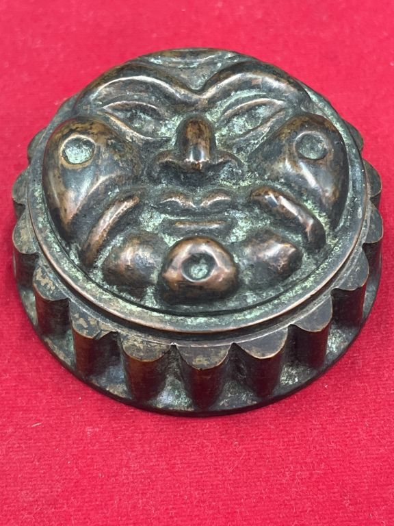 Lot 209: Vintage Bronze Sun Box
