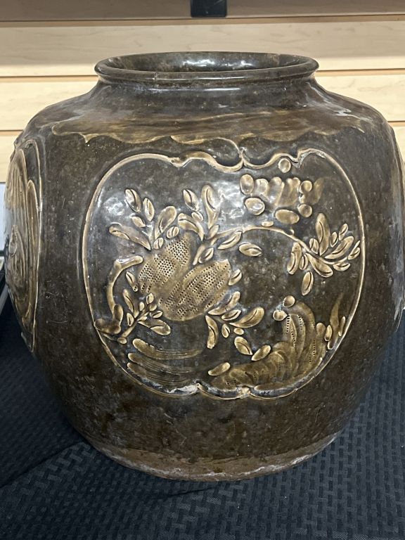 Lot 211: Vintage Chinese Qing Dynasty Pottery Jar