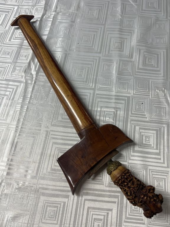 Lot 254: Early Vintage Keris Daggere Southeast Asia