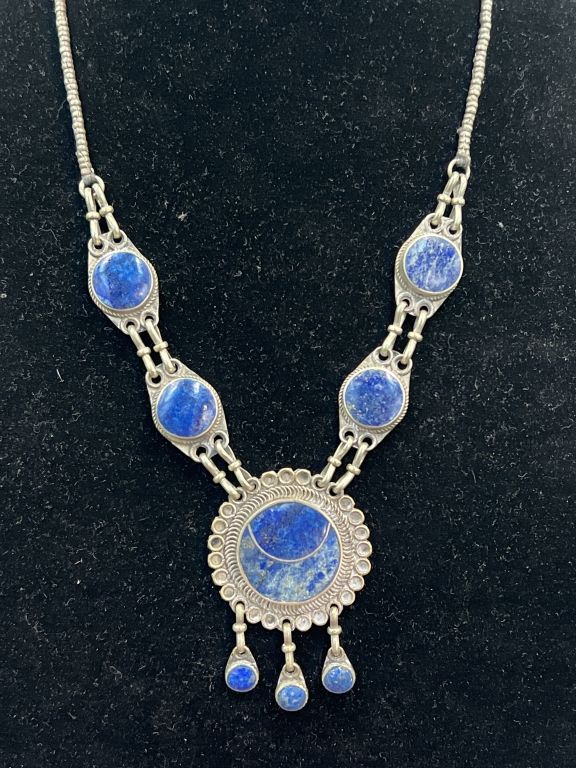 Lot 273: Vintage Lapis Necklace