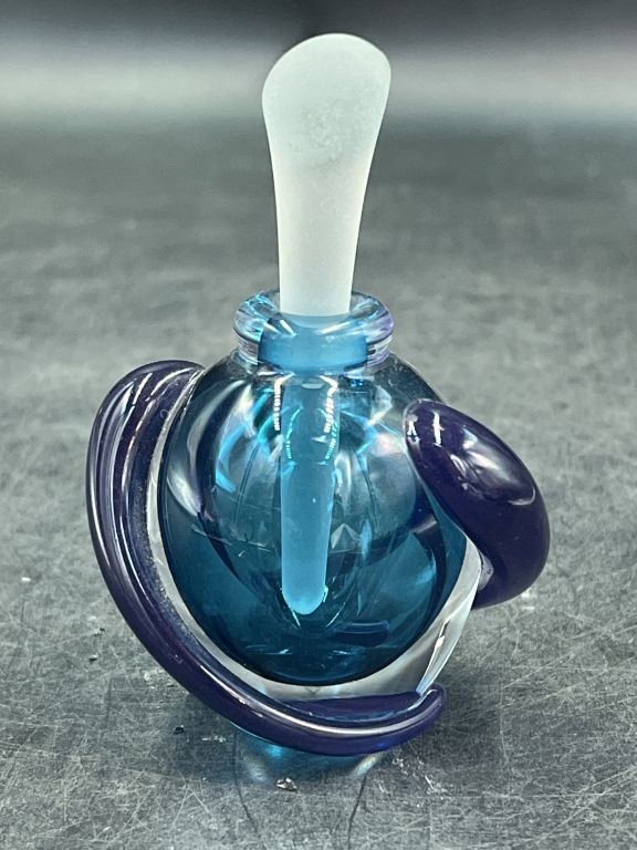 Lot 288: Vintage Art Glass Perfume Bottle