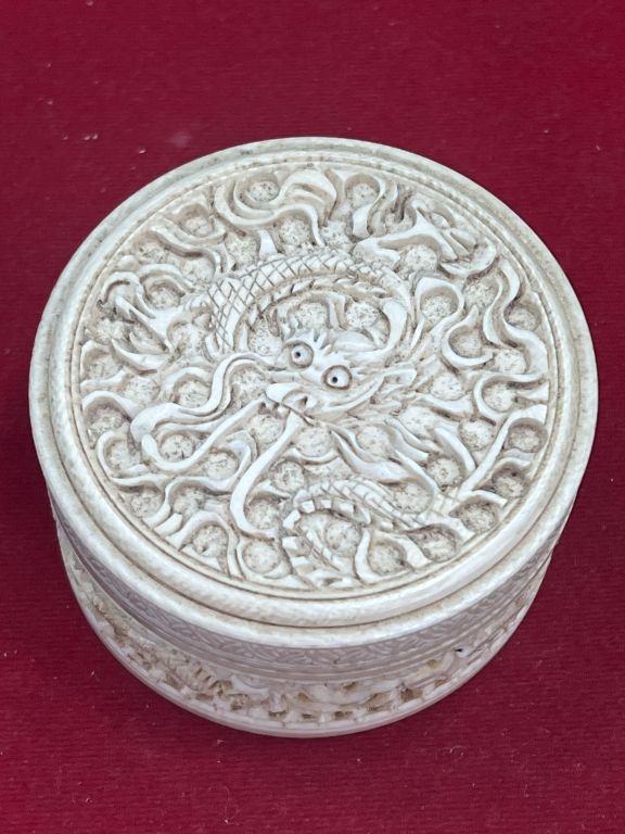Lot 290: Carved Ivory Trinket Box