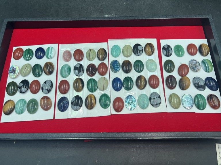 Lot 291: Gemstone Cabochans
