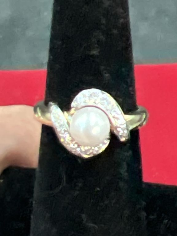 Lot 300: 14kt Gold Ring