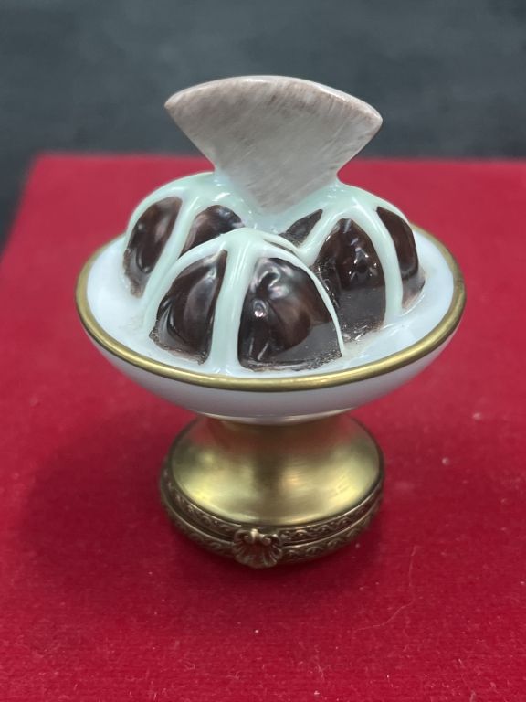 Lot 313: Limoge Box