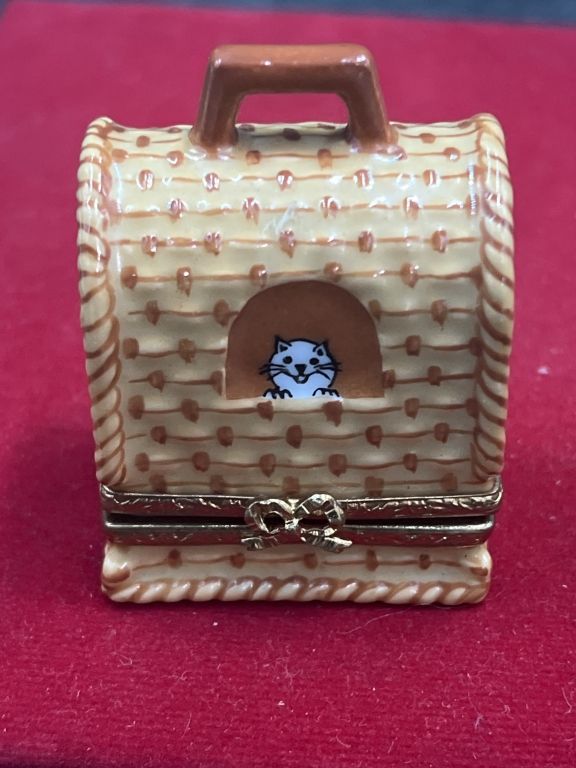 Lot 316: Limoge Trinket Box