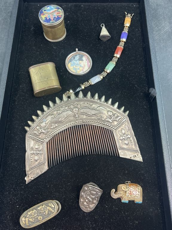 Lot 160: Vintage Misc Asian Lot