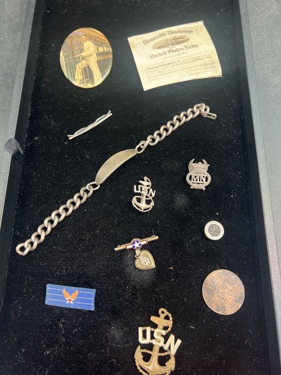 Lot 163: Vintage Military items