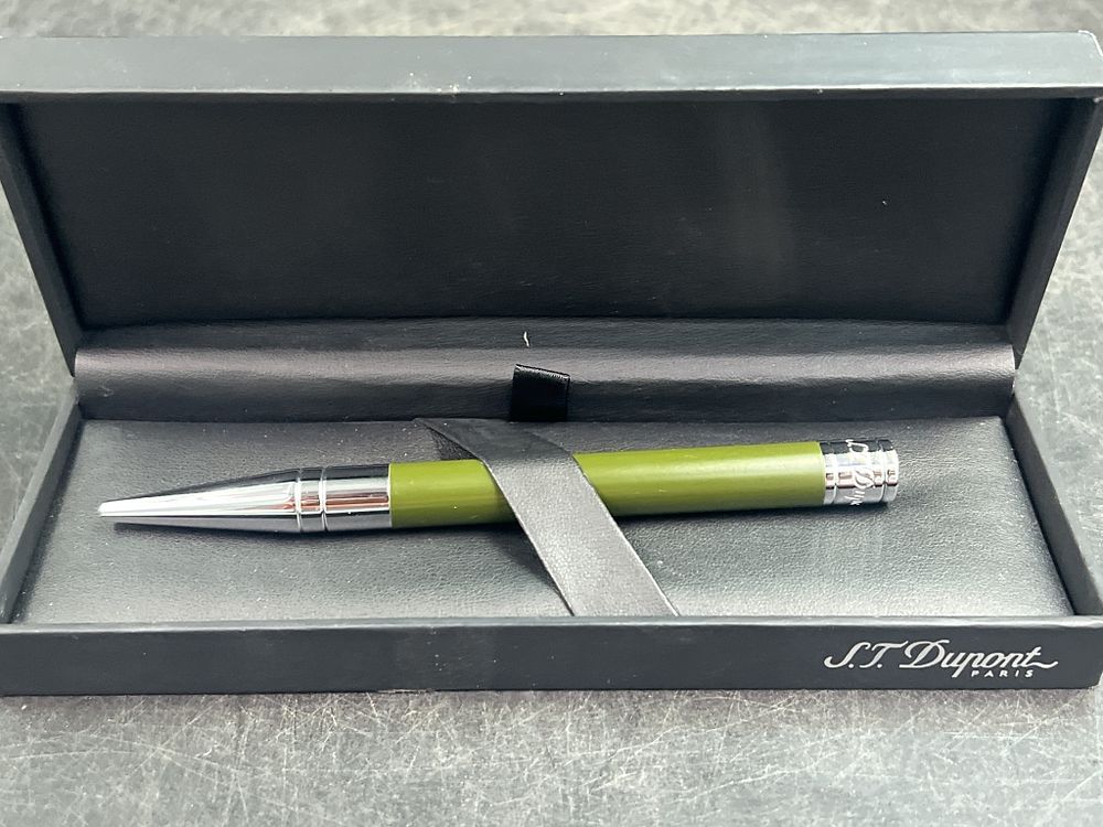 Lot 164: S.T. Dupont Pen