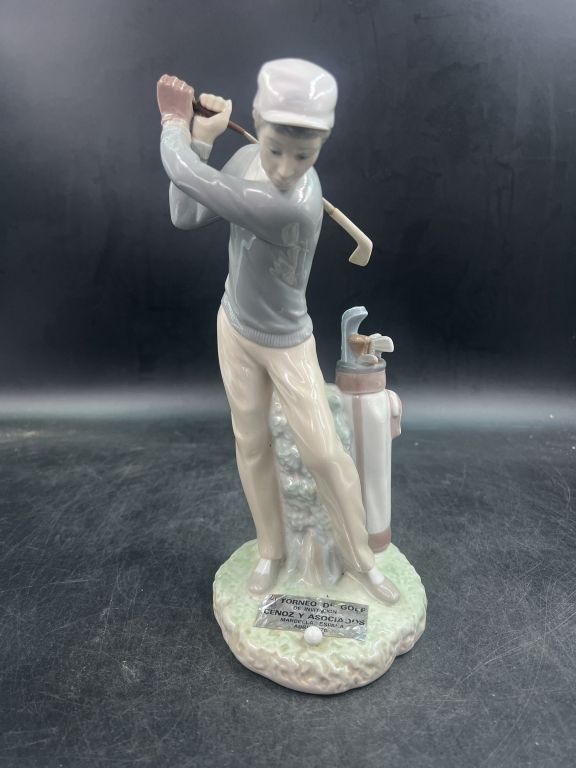 Lot 177: Lladro Golfer