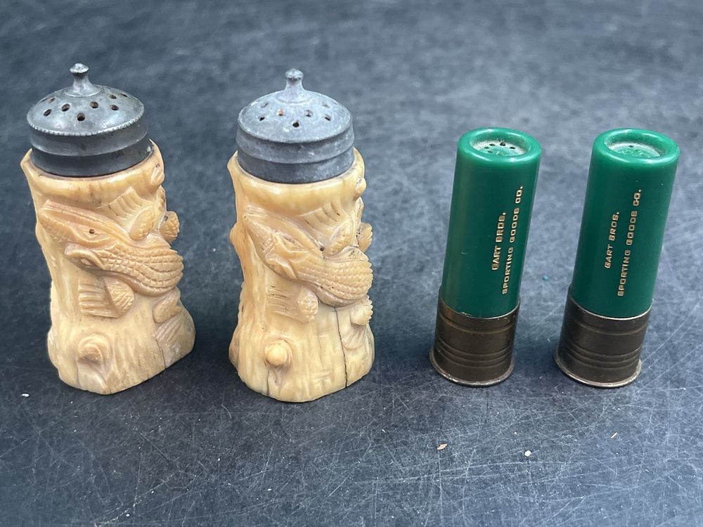 Lot 204: Vintage Pairs of Salt and Pepper Shakers