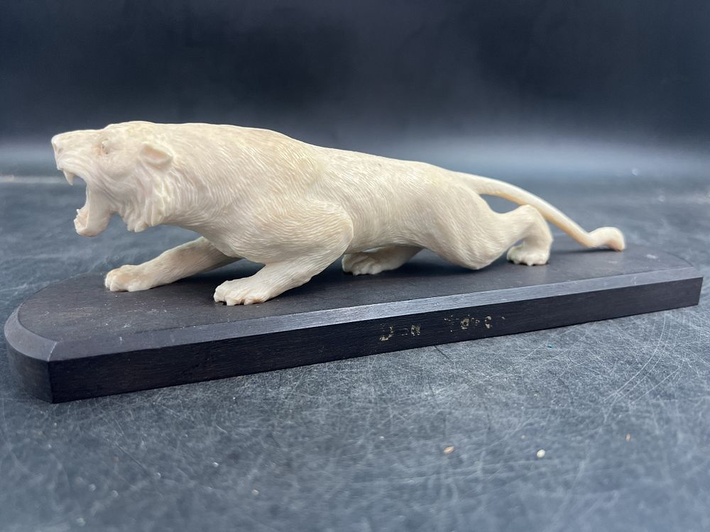 Lot 206: Vintage Ivory Japanese Tiger Figure