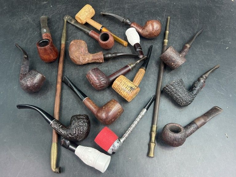 Lot 207: Awesome Vintage Pipe Lot