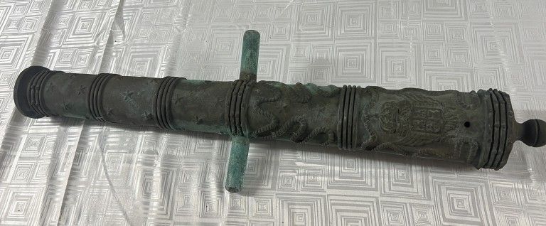 Lot 208: Spanish Bronze Swivel Cannon Barrel