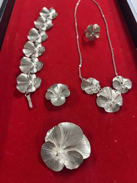 Lot 215: Vintage Sterling Silver Stuart Nye Jewelry