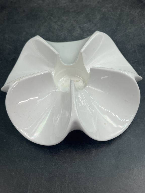 Lot 249: Villeroy and Boch Teapot Warmer