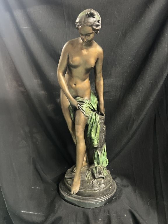 Lot 283: Bronze Statue "The Bather" French