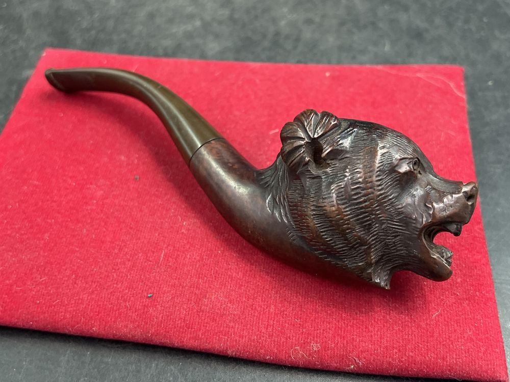 Lot 294: Hand carved Briarwood Pipe with Animal Head