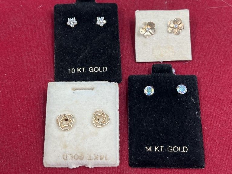 Lot 304: 10kt and 14kt Gold Earrings
