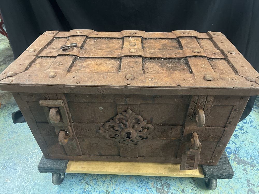 Lot 309: Antique Vintage Nuremberg Armad Treasures Chest