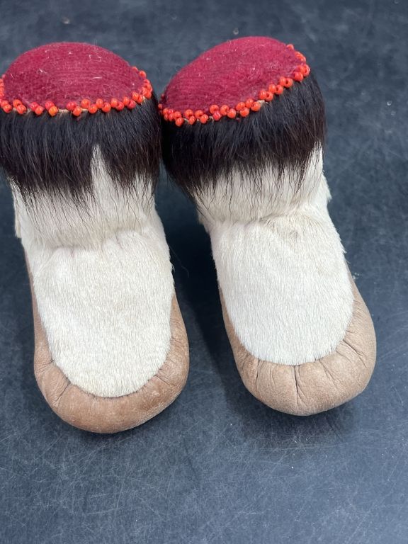 Lot 314: Sami or Athabaskan Reindeer Fur Shoes Pin Cushions