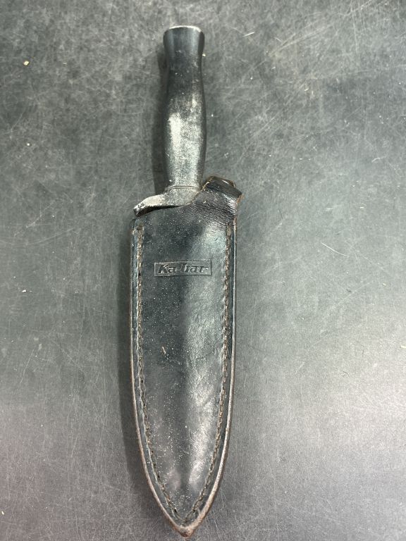 Lot 320: Ka Bar dagger with Sheath
