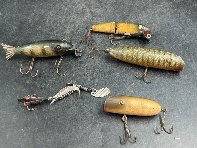 Lot 326: Vintage Fishing Lures