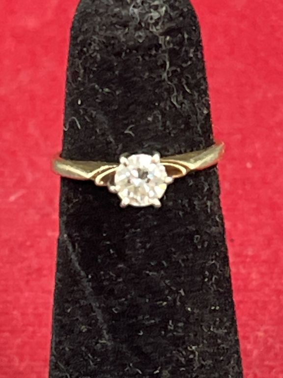 Lot 328: 14kt Diamond Ring