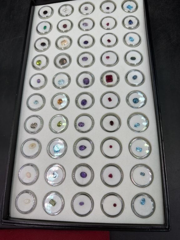 Lot 160: Gemstones