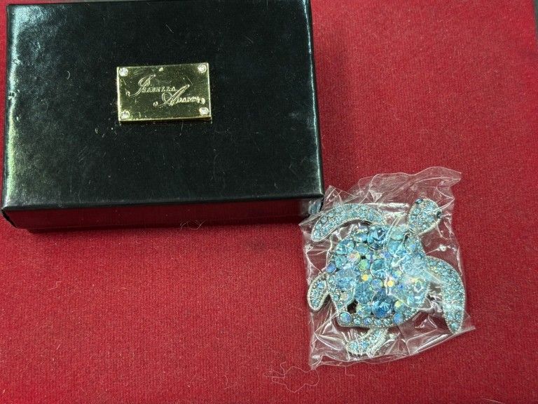 Lot 173: Isabella Adams Collectible Paperweight