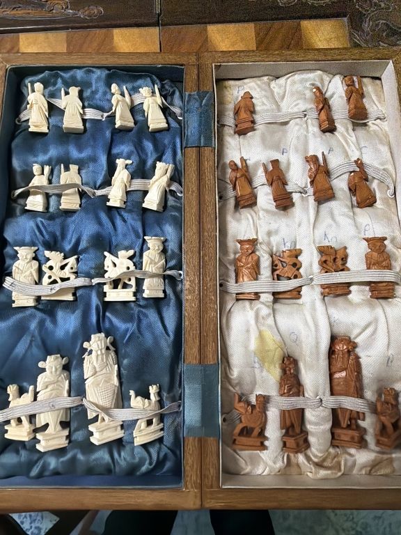 Lot 174: Vintage Chest Set