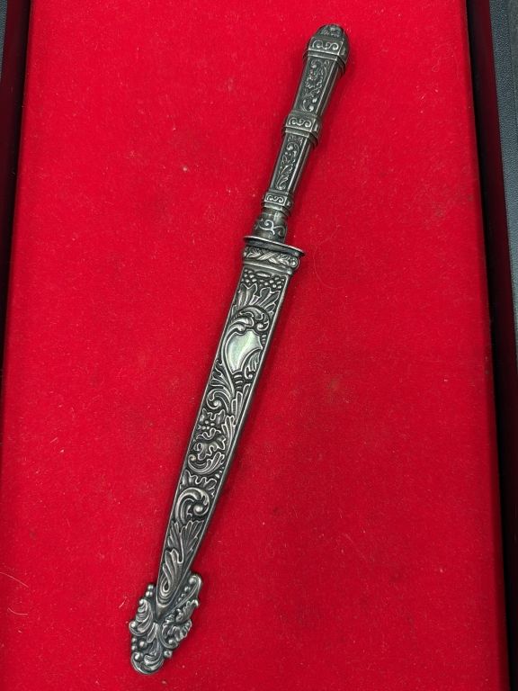 Lot 176: Gaucho Knife