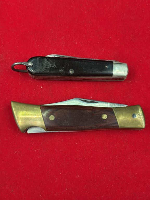 Lot 221: Vintage Camillus Pocket Knives