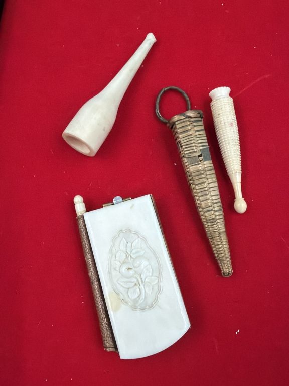 Lot 225: Vintage Mix Ivory Lot