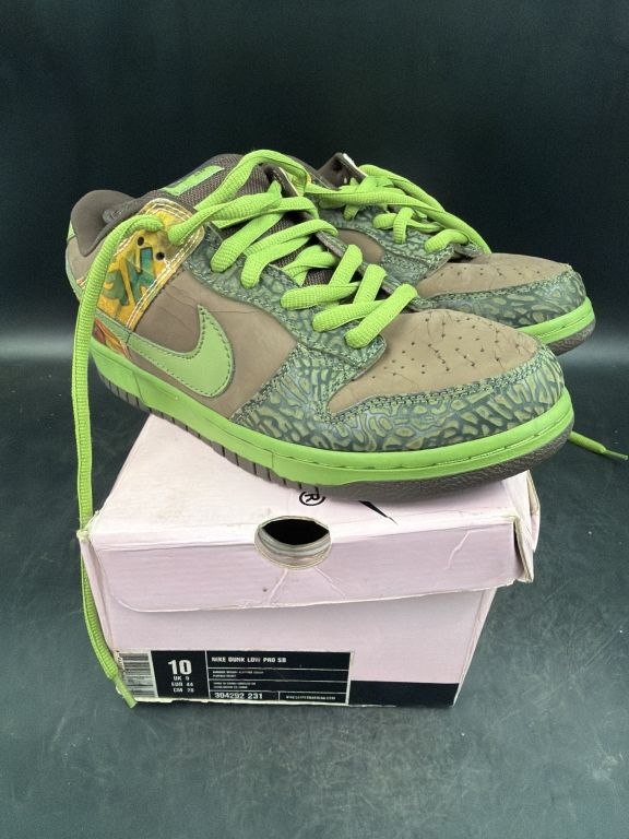 Lot 235: Nike Dunk Low Pro SB Sneakers