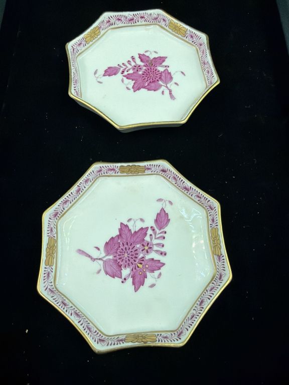 Lot 238: Herend "Apponyi" Rasberry Octagonal Porcelain