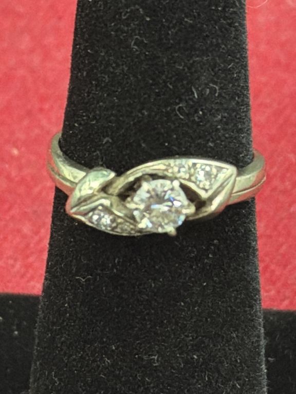 Lot 261: 14kt Gold Ring with Diamond