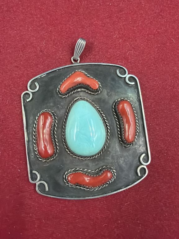 Lot 277: Native American Pendant "large"