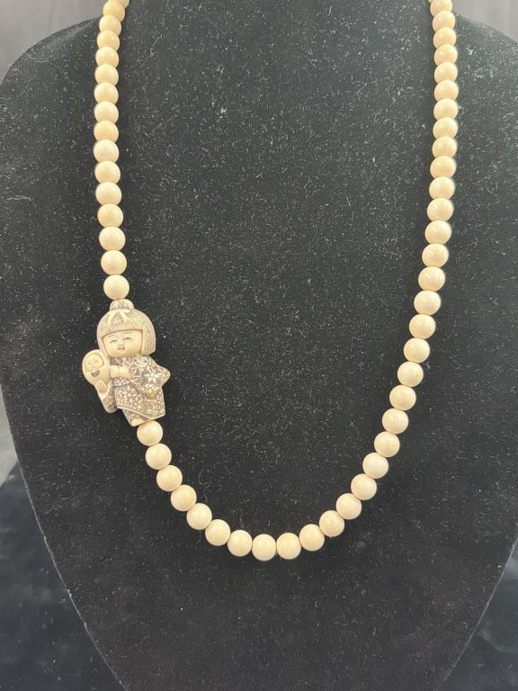 Lot 298: Vintage Ivory Japanese Necklace