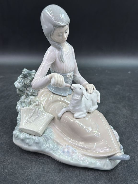 Lot 302: Lladro "Little Bo Pee" Figurine