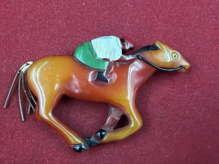 Lot 317: Vintage Mid Century Bakelite Figural Horse Brooch