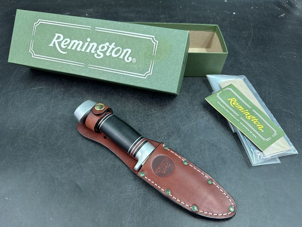 Lot 319: Remington RH-134 Fixed Blade Hunting Knife