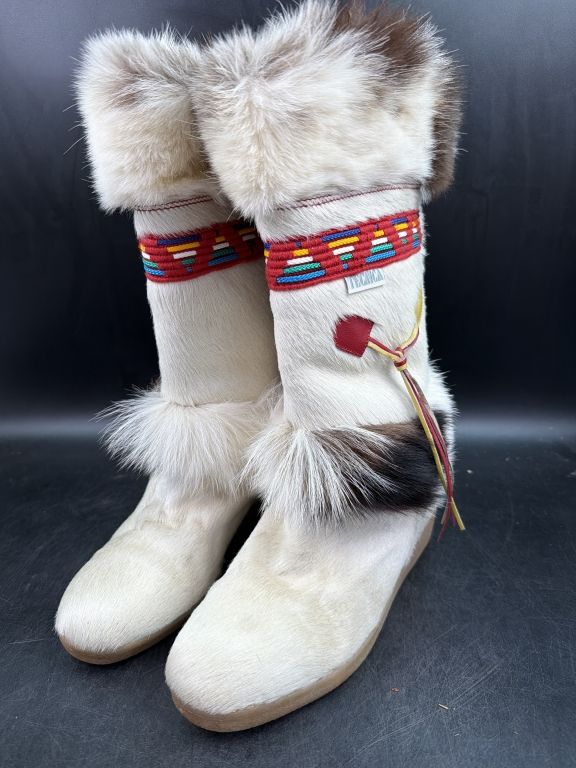 Lot 329: Vintage Tecnica Skandia Apres Fur Boots