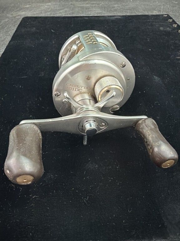 Lot 336: Shimano Calcutta 201DC Baitcasting Reel