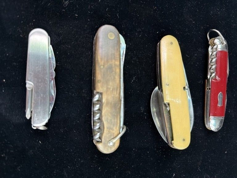 Lot 339: Vintage Pocket Knives