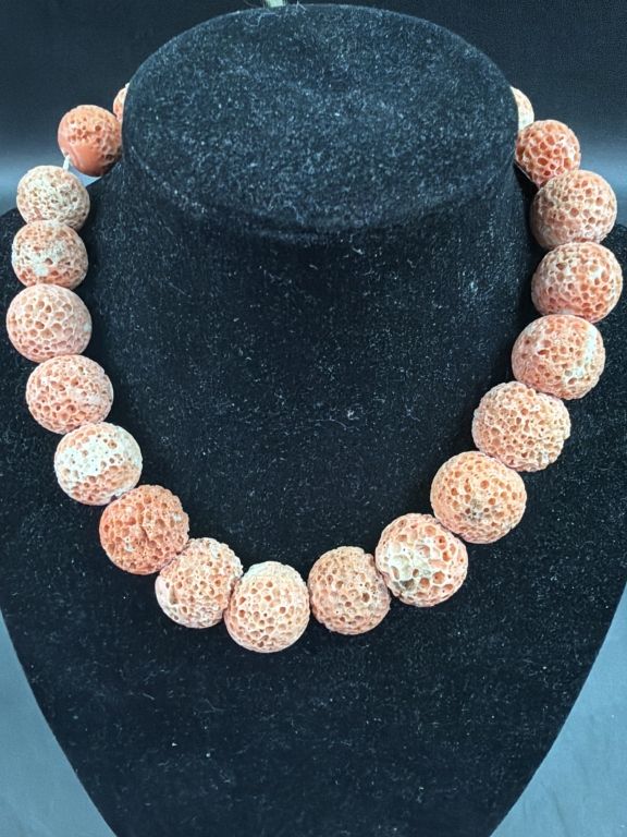 Lot 344: Sponge Coral Necklace