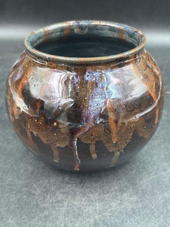 Lot 374: Brush Onyx Vase