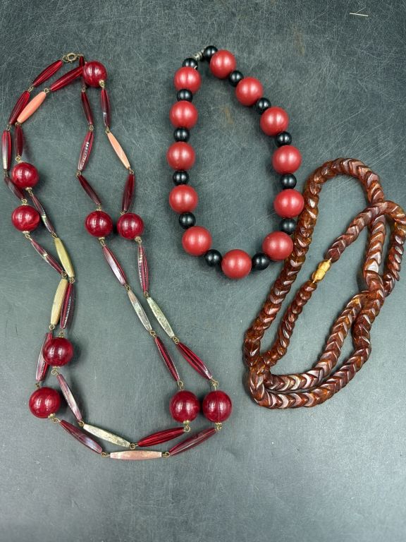 Lot 376: Vintage Mid Century Beaded Necklaces