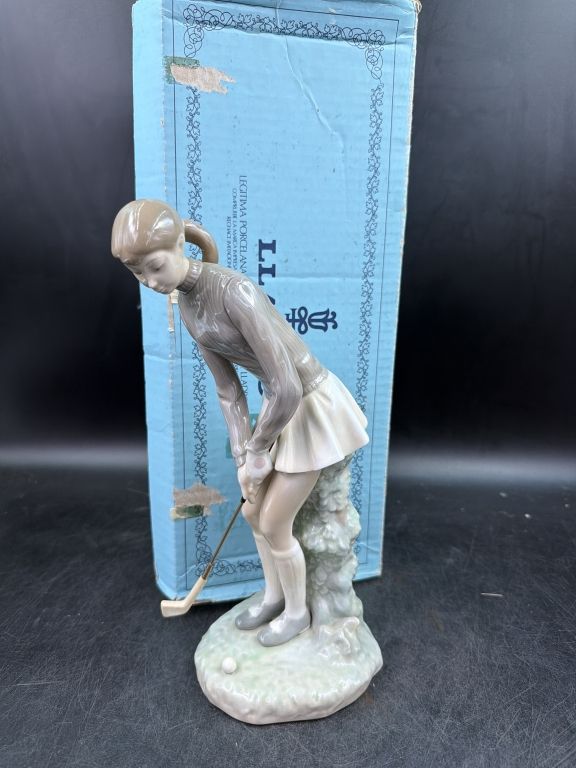 Lot 383: Lladro "Lady Golfer"